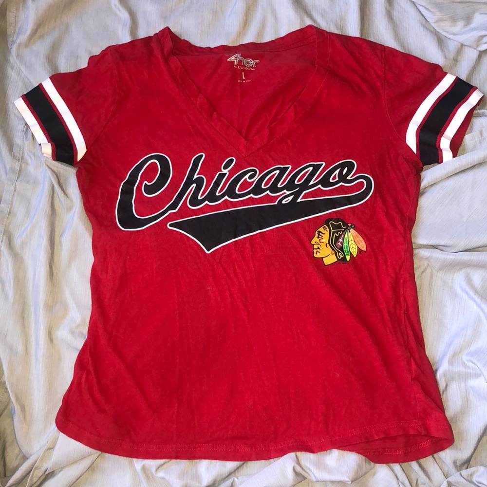 Woman’s blackhawks tshirt